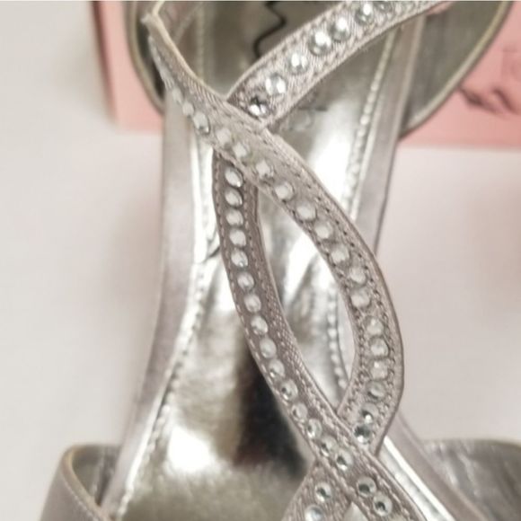 Nina Women's Metallic Silver Heels - Picture 5 of 7